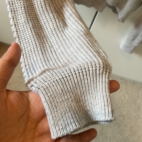 GARAGE flowy detailed sweater 🍂 - Picture 4 of 13